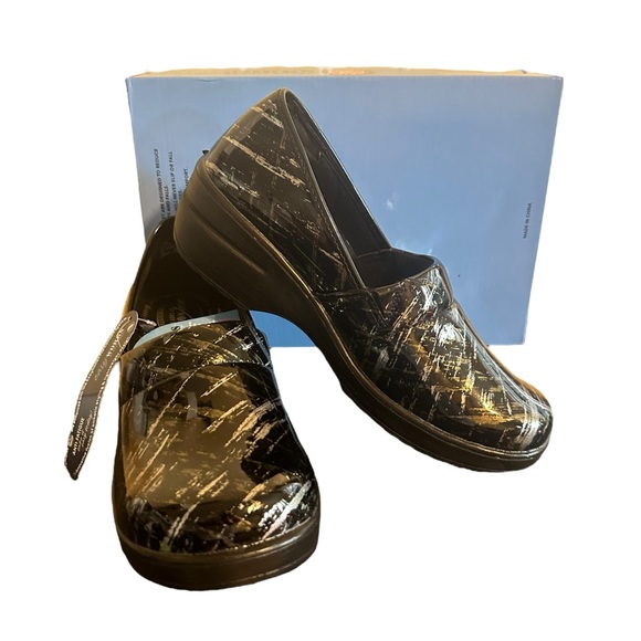 Easy Works by Easy Street Womens Laurie Faux Leather Clogs Shoes Black - Picture 5 of 5